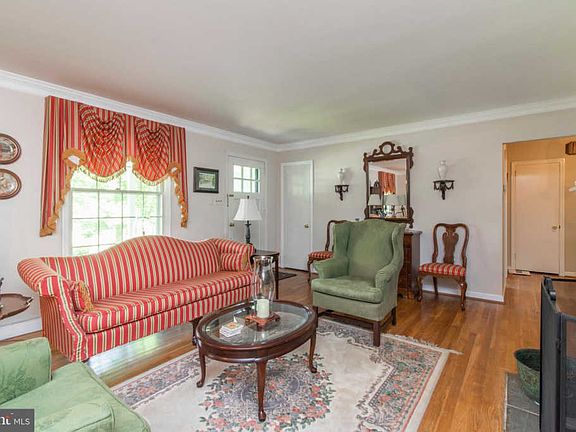 4th image of 109 Stimson Pl