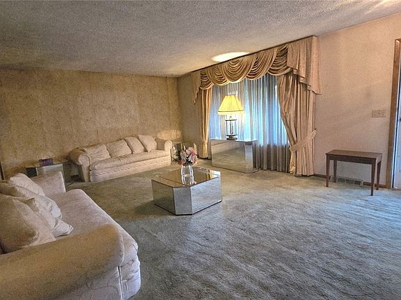2nd image of 2941 Regal Dr NW