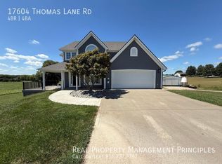 17604 Thomas Lane Rd, Smithville, MO 64089