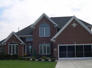 27 Americo Ct, Lancaster, NY 14086