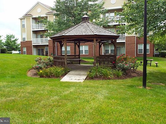 5th image of 8203 Blue Heron Dr APT 2B