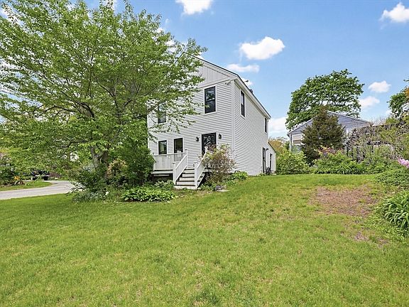 2nd image of 211 Mendon St