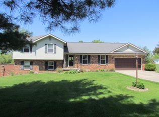 2981 E Possum Rd, Springfield, OH 45502