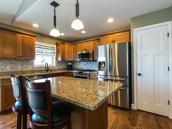 5th image of 203 Bryn Dr