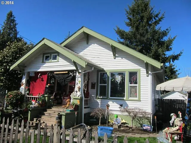 2213 University Ave photo 1