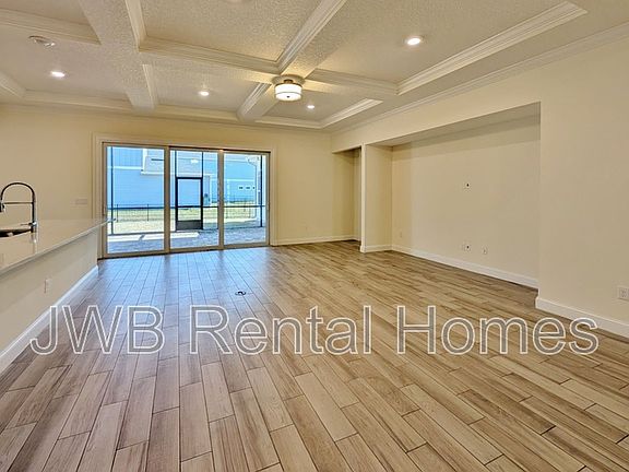 3rd image of 2827 Montilla Dr