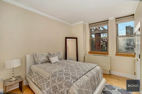 Sold by Bond New York | media 8