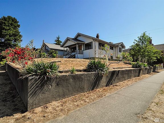 3rd image of 4156 44th Ave SW