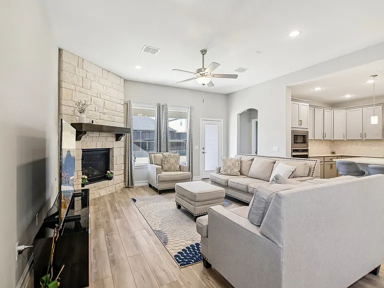 1512 Quentin Dr — Photo 4