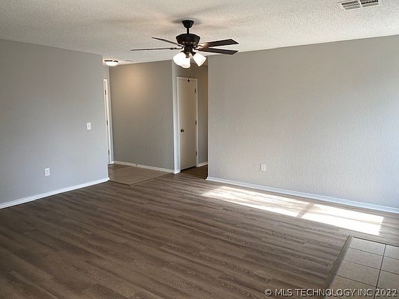 5th image of 384 E 136th Pl