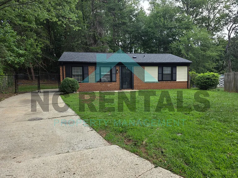 11 Tilley Ct — Photo 2