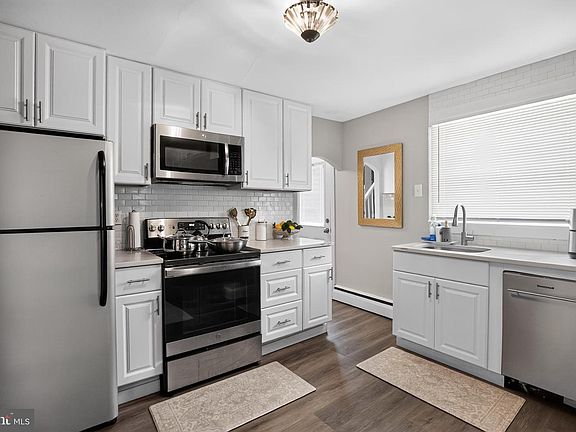4th image of 300 Walnut St