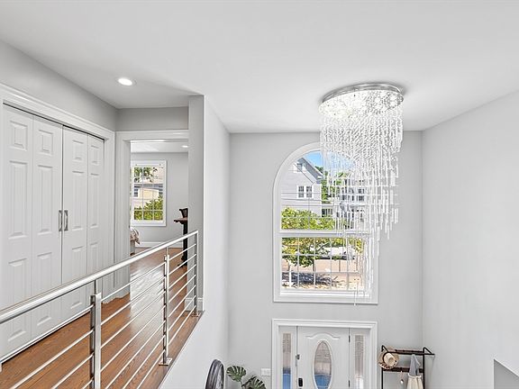 5th image of 151 Washington St