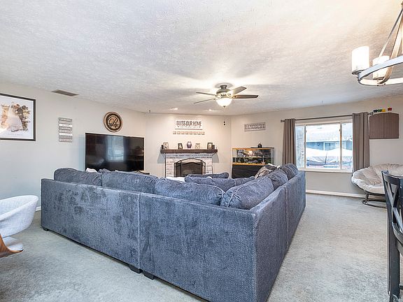 4th image of 8825 Hollowood Dr