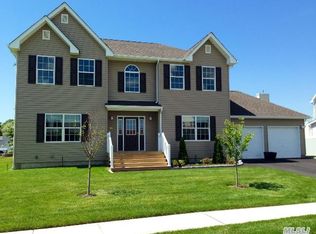 18 Fowler Ln, Amityville, NY 11701