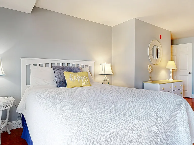 1 E Grand Ave #403 — Photo 14