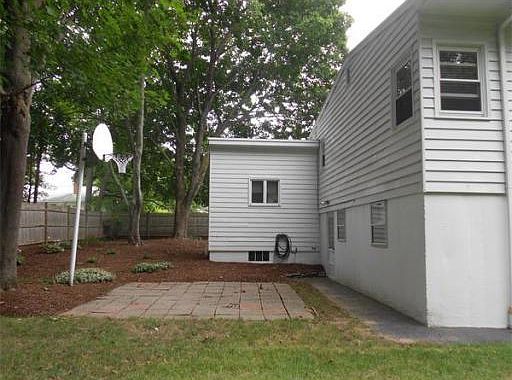 4th image of 42 Nancy Ln