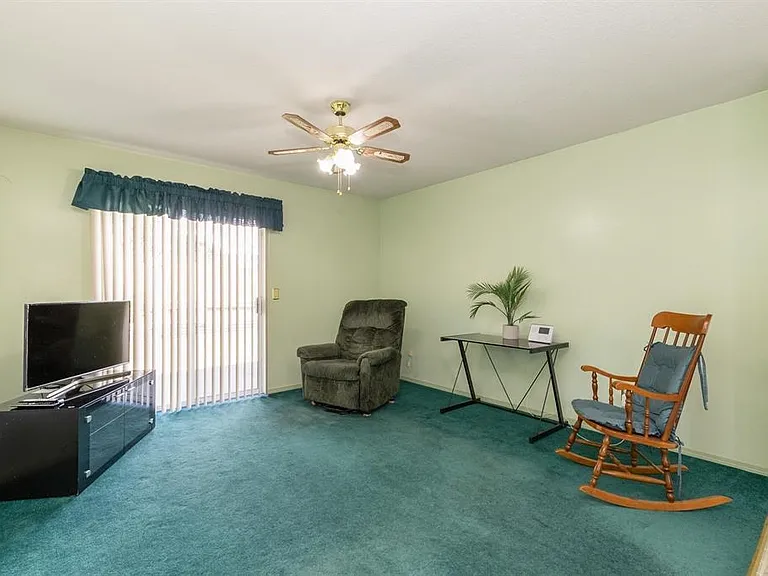 1378 Kenney St — Photo 10