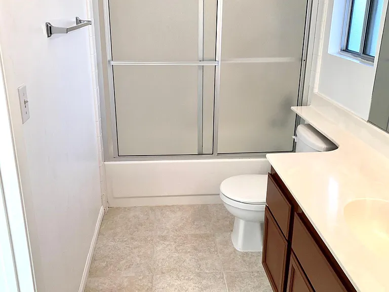 2nd bathroom Jack & Jill access