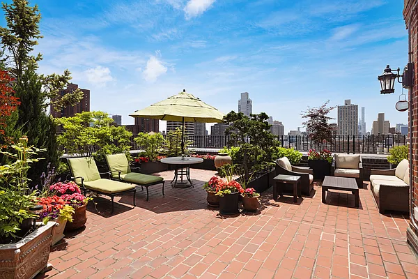 Sold by Douglas Elliman | media 17