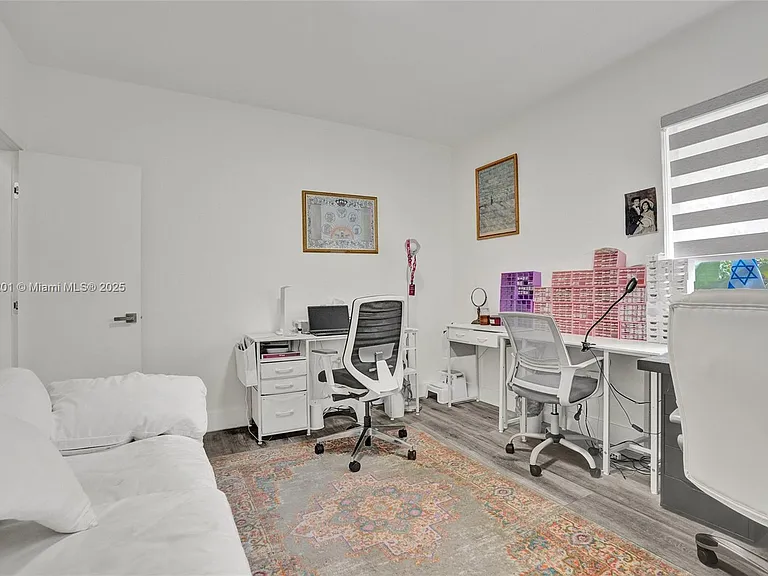 3784 Sheridan Ave — Photo 2