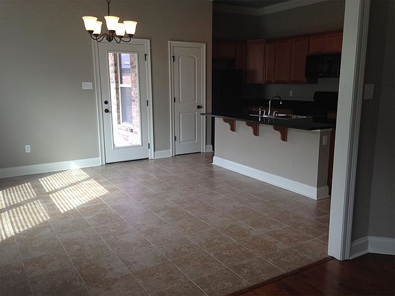 3rd image of 163 Ainsley Dr