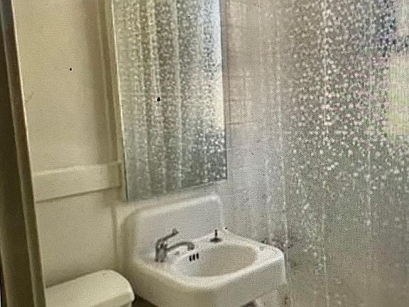5th image of 3360 Scott St #8