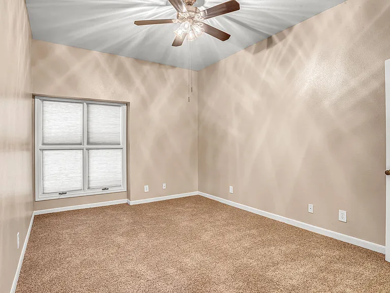 The Tuscany Apartments — Photo 36
