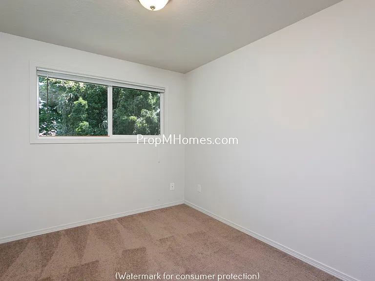 15535 NE Glisan St #1 — Photo 13