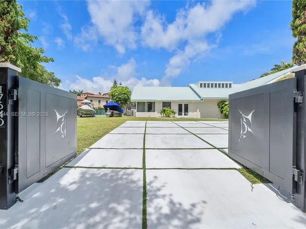 17640 Old Cutler Rd, Palmetto Bay, FL 33157