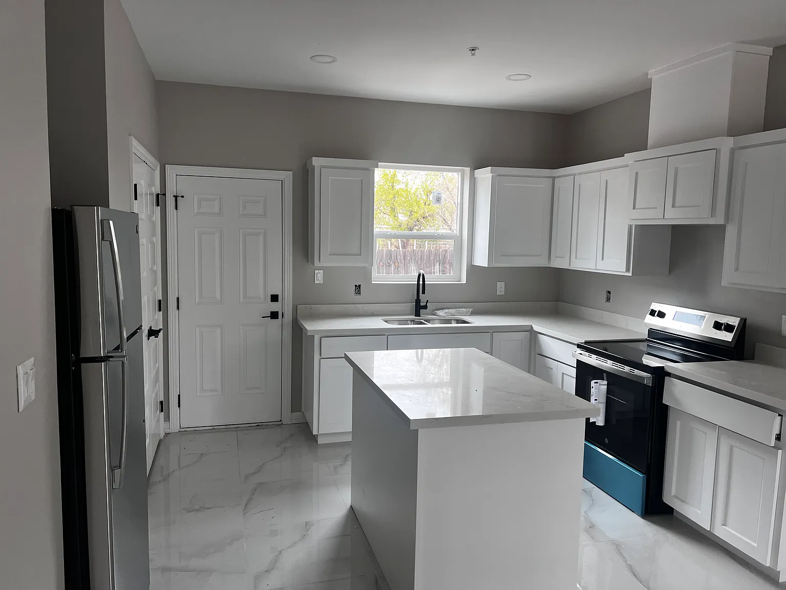 2 bed, 2.5 bath, 1114 sqft, $1,150 — Photo 3