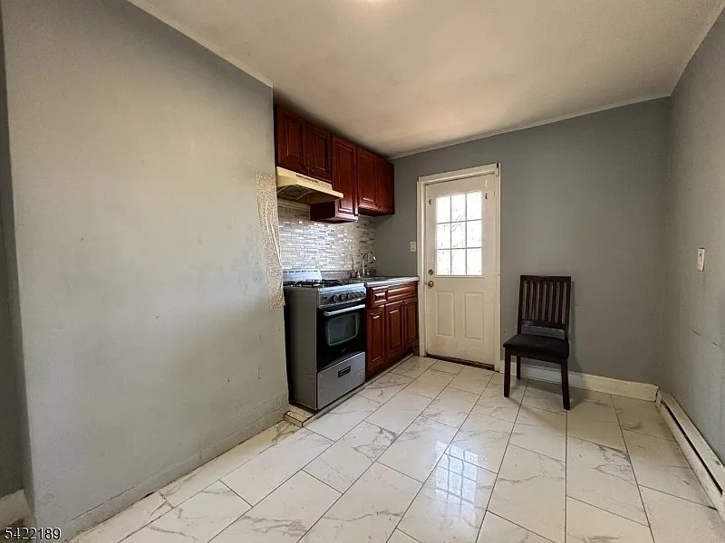 2 bed, 1.0 bath, $1,500 — Photo 2