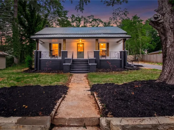 201 Oak Ln, Liberty, SC 29657