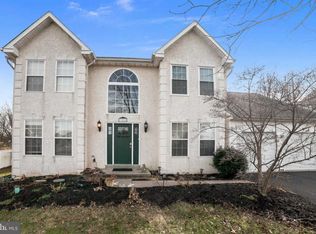 902 Harcourt Ln, Harleysville, PA 19438