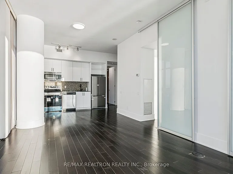 103 The Queensway #2805 — Photo 4