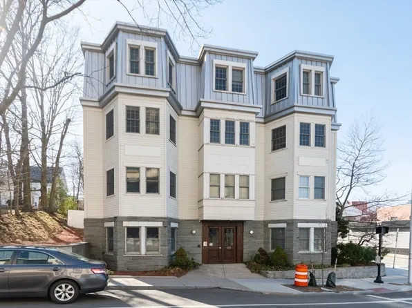 69 Galen St APT 1, Watertown, MA 02472
