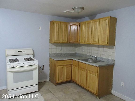 3rd image of 205 Union St APT 1