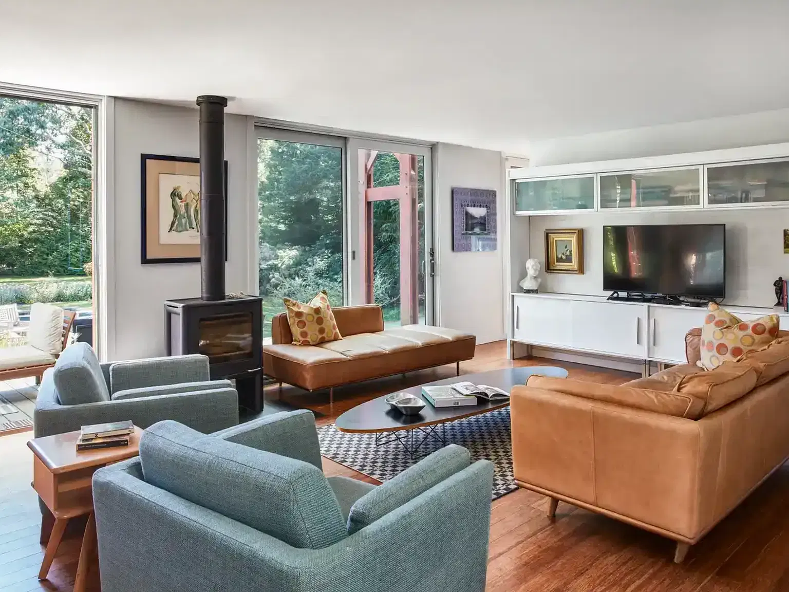 Mid-Century Modern Artist's Home — Photo 3