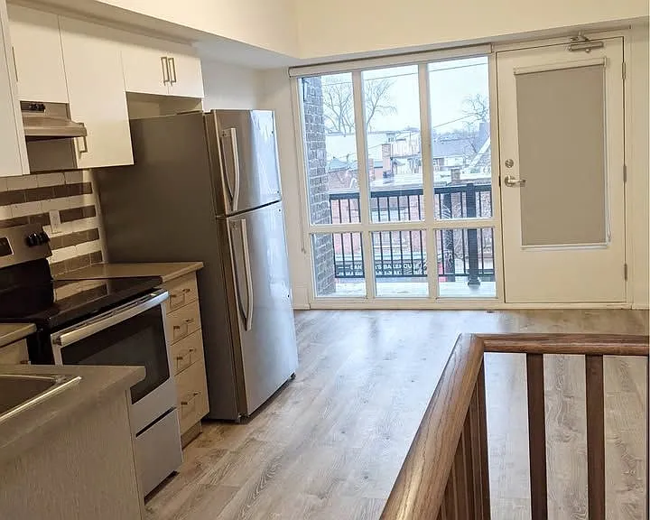 984 Dovercourt Rd #3 — Photo 4