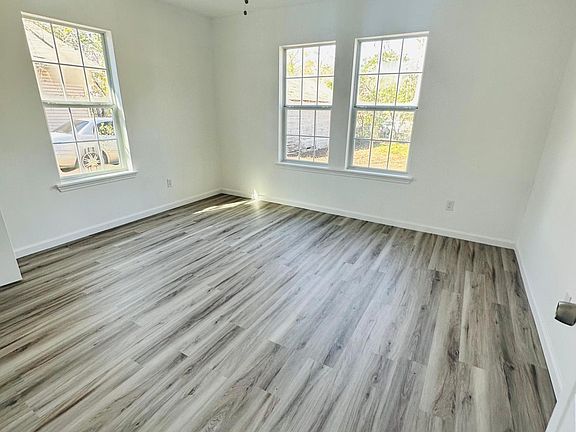 3rd image of 1124 W 6th Ave