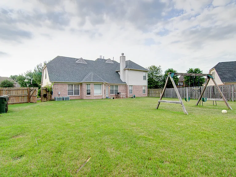 1330 Riding Brook Dr — Photo 23