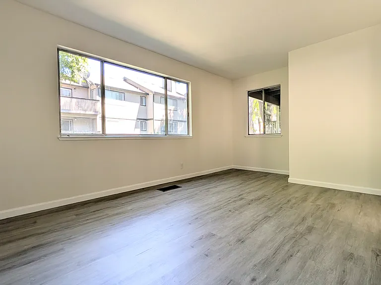 472 Lancaster Ln — Photo 15