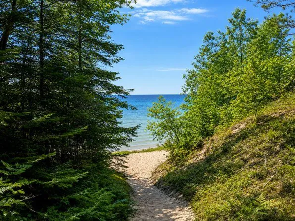 4500 Witmere Rd, Charlevoix, MI 49720
