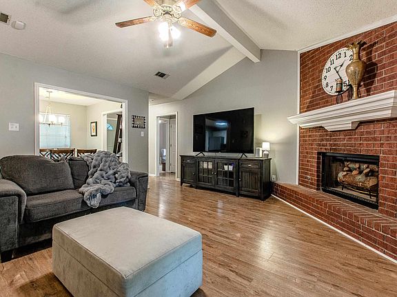 5th image of 111 Shady Oak Dr