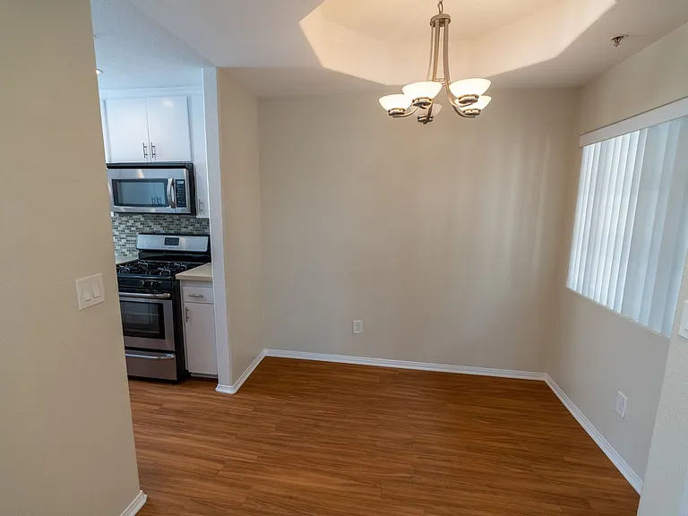 114 North Doheny Drive — Photo 22
