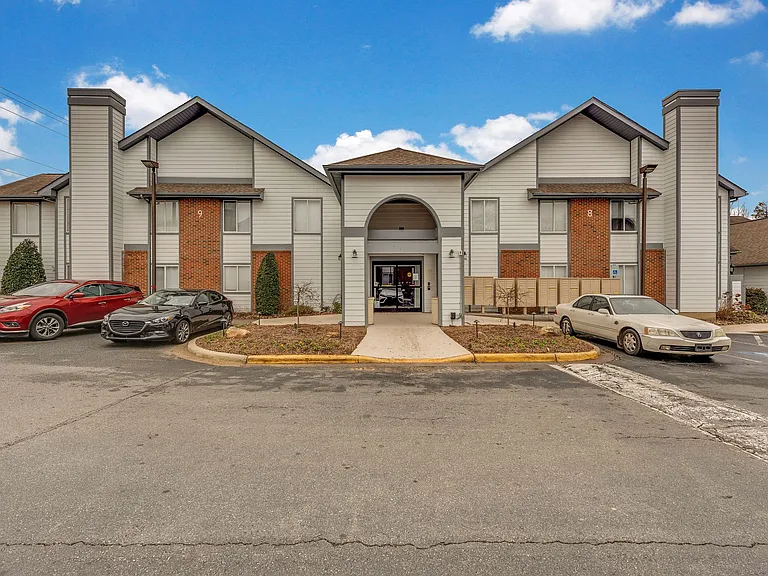 Vivo Living Charlotte (Tryon) — Photo 32
