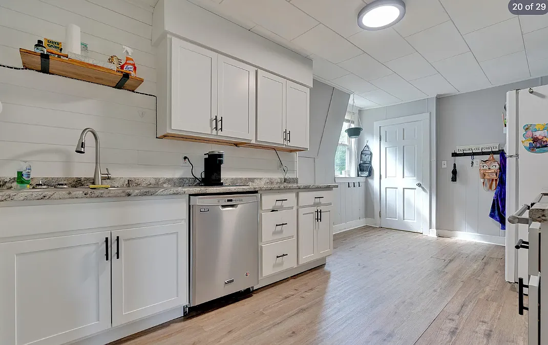 3 bed, 1000 sqft, $1,900 — Photo 1