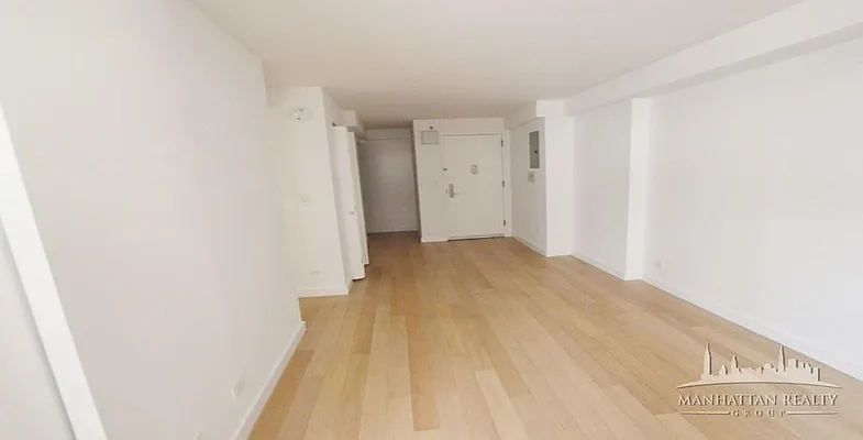 Rented by Manhattan Realty Group | media 15