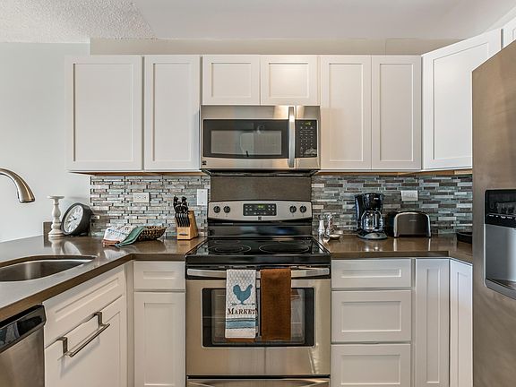 3rd image of 75-5782 Kuakini Hwy APT 707