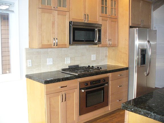 4th image of 2355 Persimmon Ln